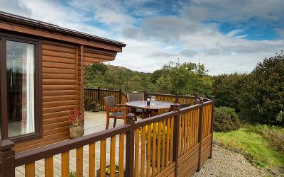 Barstobrick lodge exterior with seating area