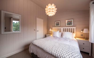 Island leisure lodge bedroom